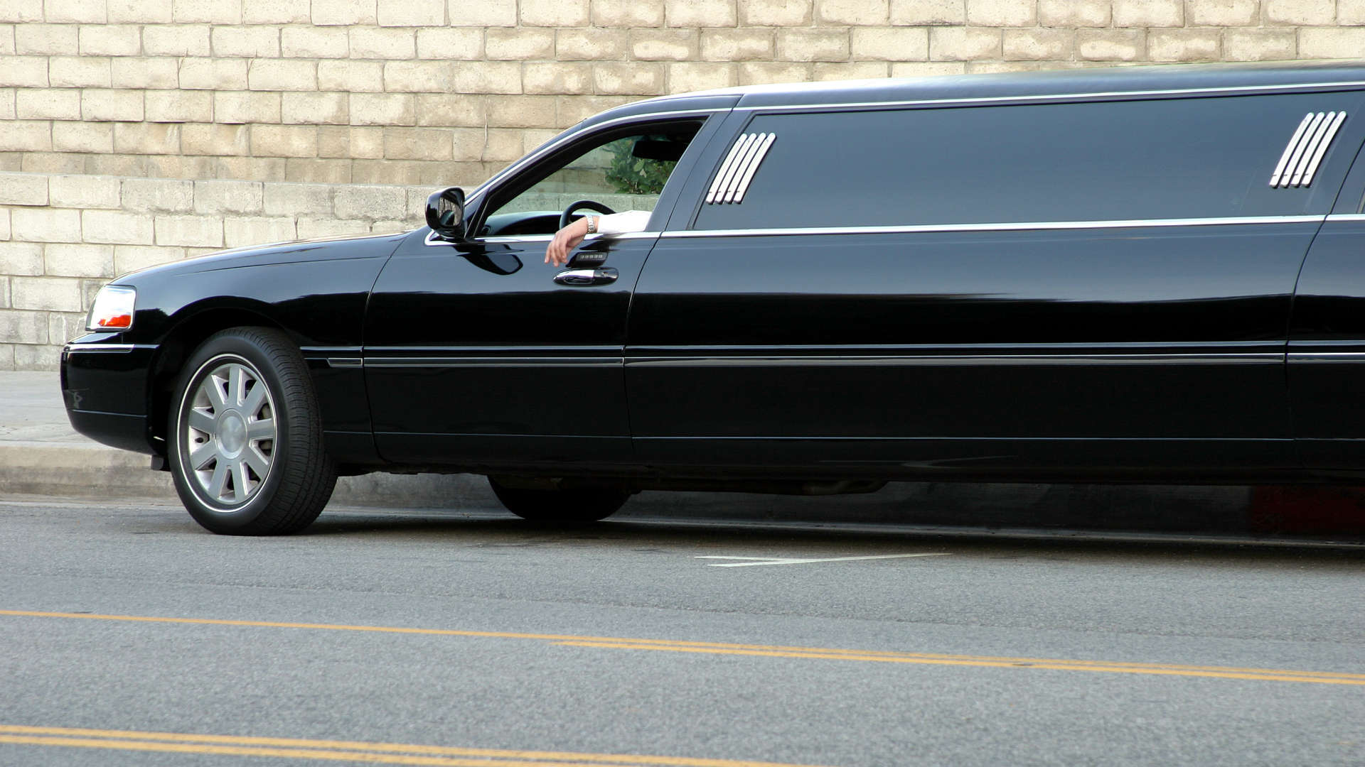 Luxury Limo & Chauffeur Services in Bronx
